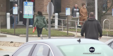 위스콘신 주 학교 총기난사 … “3명 사망, 7명 부상”